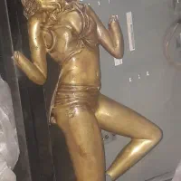 مجسمه برنزی سنگین وزن