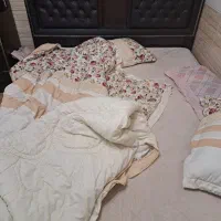 تخت دو نفره همراه با میز ارایشی