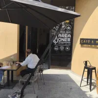 استخدام نیروی خدماتی برای کافه رستوران اریا وان