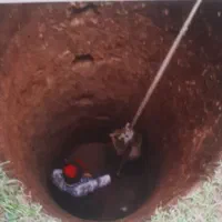 مقنی .چاه کن