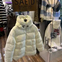 کاپشن|لباس|باوی, |دیوار