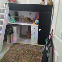 تخت و میز تحریر