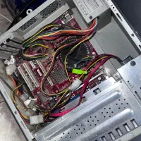 ۲ عدد سیستم کامل و یک مادربرد، سی پی یو و گرافیک