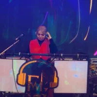 دی جی وموسیقی زنده فارل(اقا-خانم)