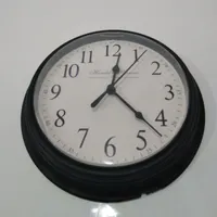 ساعت دیواری گرد و شیک
