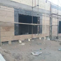 کارگر برای نمای ساختمان یک طبقه