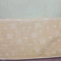 دوعدد تخت یک نفره و یک عدد تشک تخت یک نفره