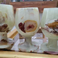 لیوان پایه دار سنگ مرمر نقش برجسته|ظروف سرو و پذیرایی|لاهیجان, کوی خزر|دیوار