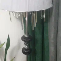 آباژور ایستاده