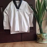 دو دست لباس تکواندو مناسب ۱۰ تا ۱۵ سال