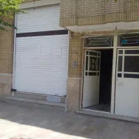 ملک تجاری در سه طبقه|فروش مغازه و غرفه|قم, دروازه چوبی|دیوار