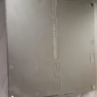 یک دستگاه ps3 همراه دسته