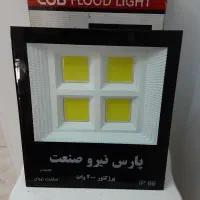 تعدادی پروژکتور از ۵۰ تا ۲۰۰ وات