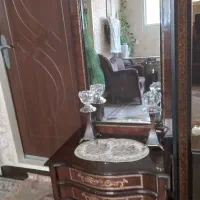 یک عدد آینه وشمعدان شیک وسالم به فروش می رسد