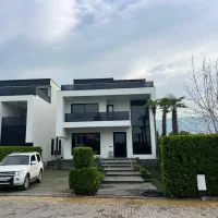 ویلا-لوکس-550-متری-با-استخر-و-سند-تک-برگ