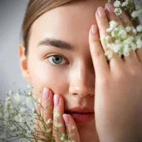 کرمهای رفع چین چروکهای پوست شفاف سازی پوست