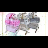 تخت کنار مادر