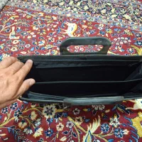 یک عدد کیف و یک عدد کلاسور نو