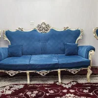 مبلمان ۹ نفره به همراه یک میز عسلی بزرگ و دو کوچک