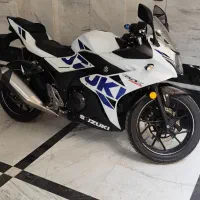 SUZUKI GSX 250 R