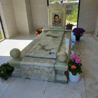 سنگ قبر مزار