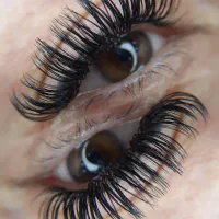 اکستنشن مژه و لیفت ابرو با آف ویژه یلدایی