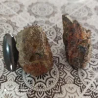 سنگ قیمتی آهن ربا بهش میچسبه|کلکسیون اشیاء عتیقه|گل تپه, |دیوار