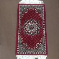 پادری. فرش رنگ لاکی