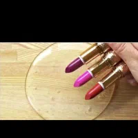 استخدام فروشنده خانم در لوازم ارایشی