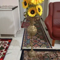 یک عدد گلدون برنزی شیک