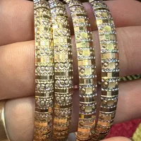 چهار عدد النگو سایز ۳ و پنج عدد آیینه ای سایز یک