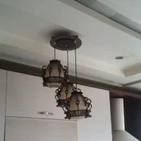 ۳ عدد لوستر. سالن و ۱ عدد لوستر آشپزخانه