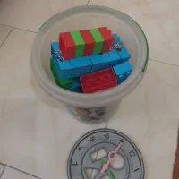 تعدادی اسباب بازی|اسباب‌بازی بچه|باغستان, |دیوار