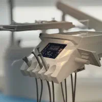 استخدام دستیار در مطب دندانپزشکی