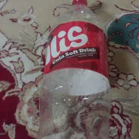 بطری نوشابه وکیسه خالی