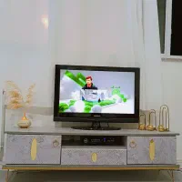 تلویزیون ال سی دی32 و میز تلویزیون درحدنو