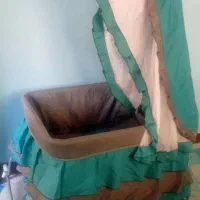 تخت کنار مادر