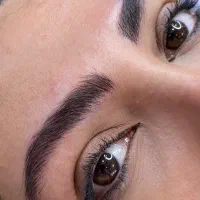 میکروبلیدینگ ابرو و بن مژه