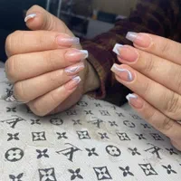 کاشت و ترمیم ناخن و آموزش