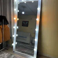 آینه قدی لامپ دار سالم (فروش به علت مهاجرت)