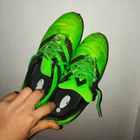 کفش فوتبال حرفه ای