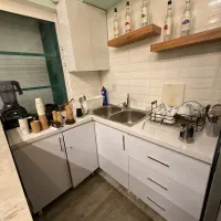 سینک و کابینت تمیز در حد نو