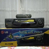 چهار دستگاه ویدئو ضبط و پخش و یک دستگاه پخش VHS