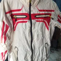 بادگیر تاناکورا|لباس|قم, ولیعصر|دیوار