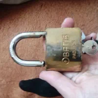 یک قفل قدیکی GBATIS