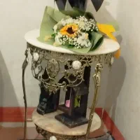 یک ساعت و یک میز تلفن کاملا نو بدون هیچ ایرادی