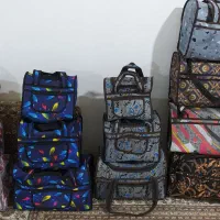 کیف|کیف، کفش، کمربند|قروه, |دیوار