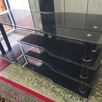 زیر تلویزیونی شیشه‌ای