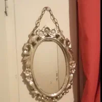 آینه آویز با قاب طلایی قدیمی با قدمت ۵۰ سال