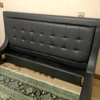 تخت چرمی و ۲ عدد پاختی